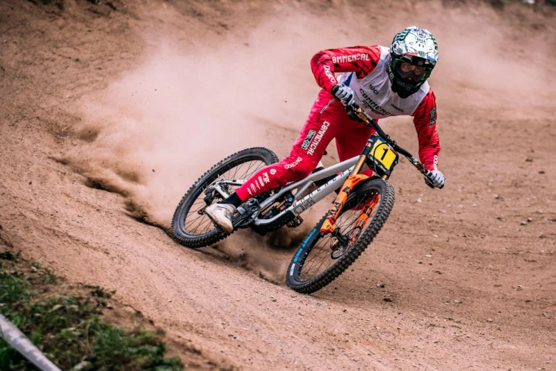 Amaury Pierron lors d'une manche de coupe du monde de descente VTT