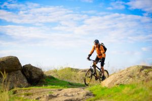 randonnee sur un velo de randonnee vtt